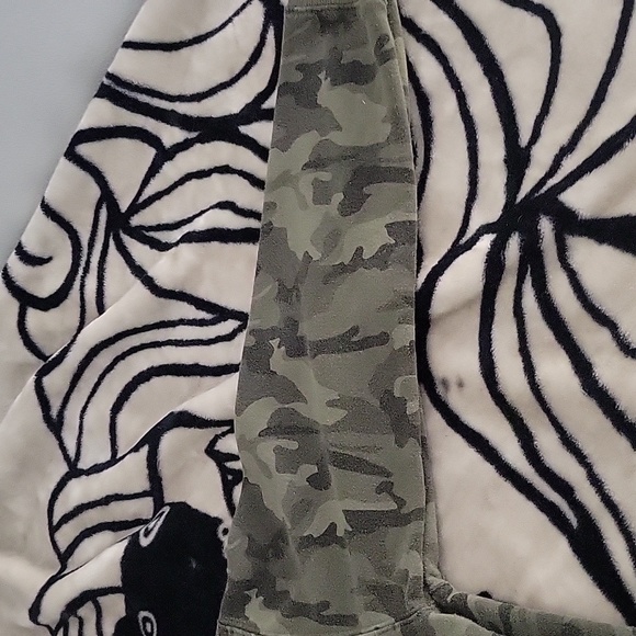 Goerge camo suit sweater and pants XL pants and large sweater matching set - Picture 10 of 11